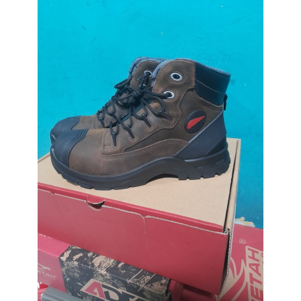 Redwing 3228 safety shoes