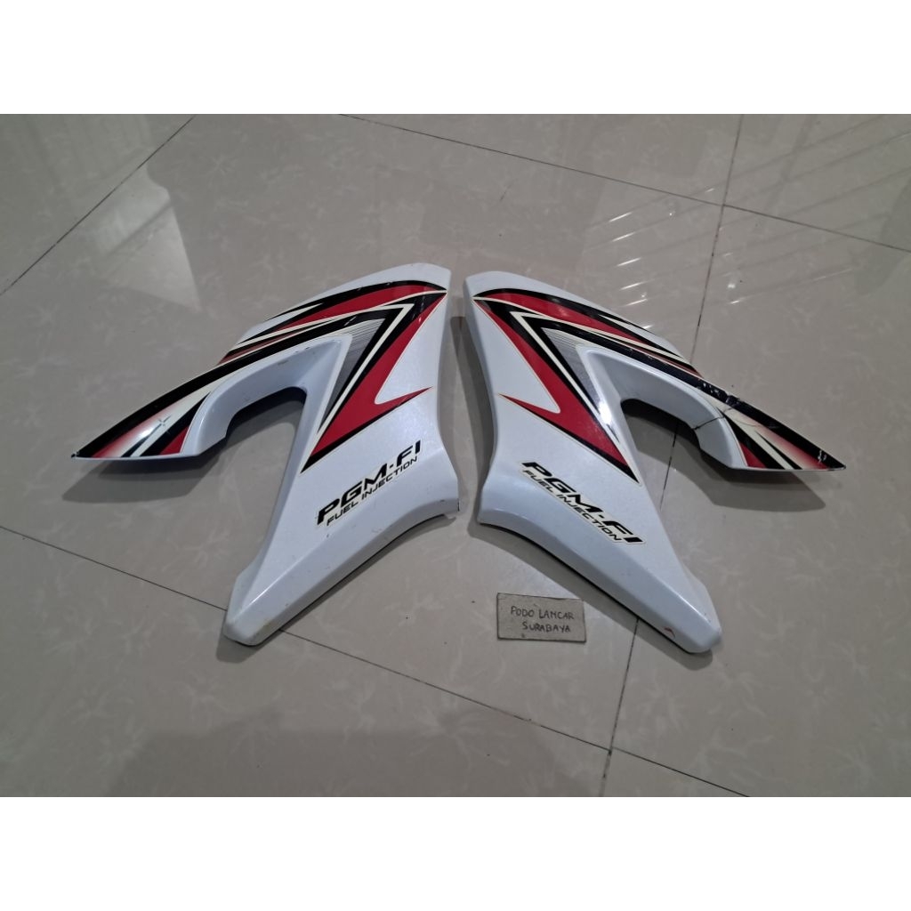 sayap cb 150R old original putih list merah