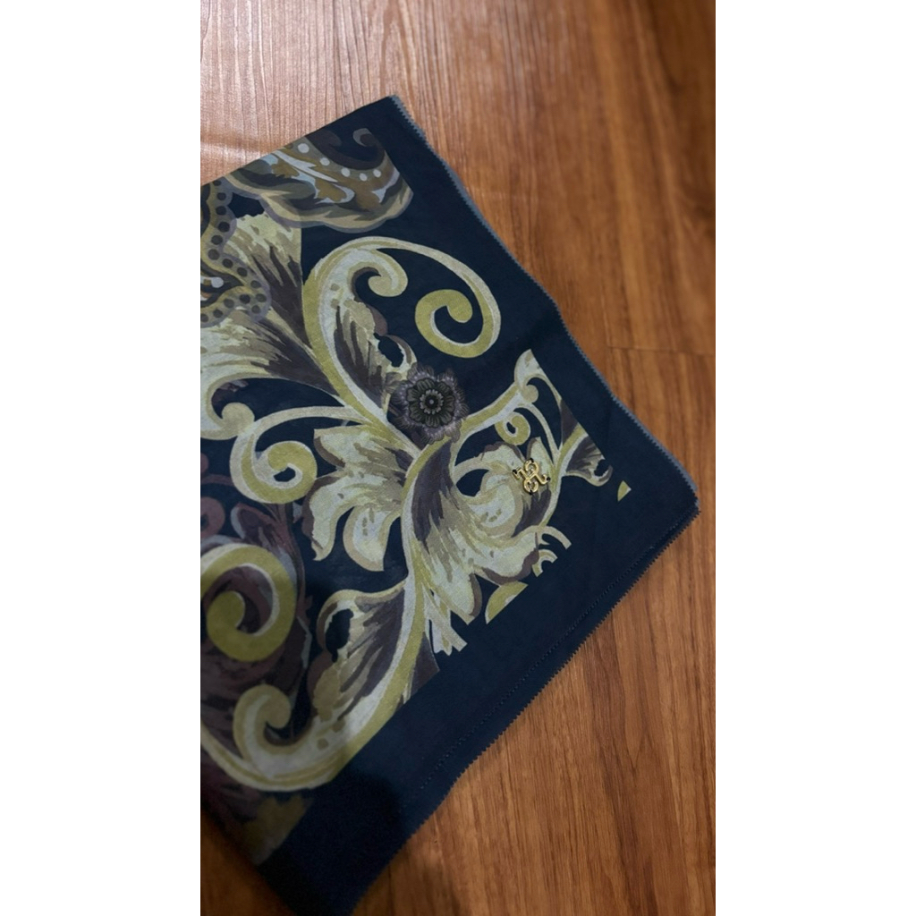 preloved - HL Scarf