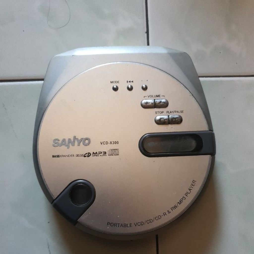 DISCMAN SANYO OFF TEMPAT BATRAI BERKERAK