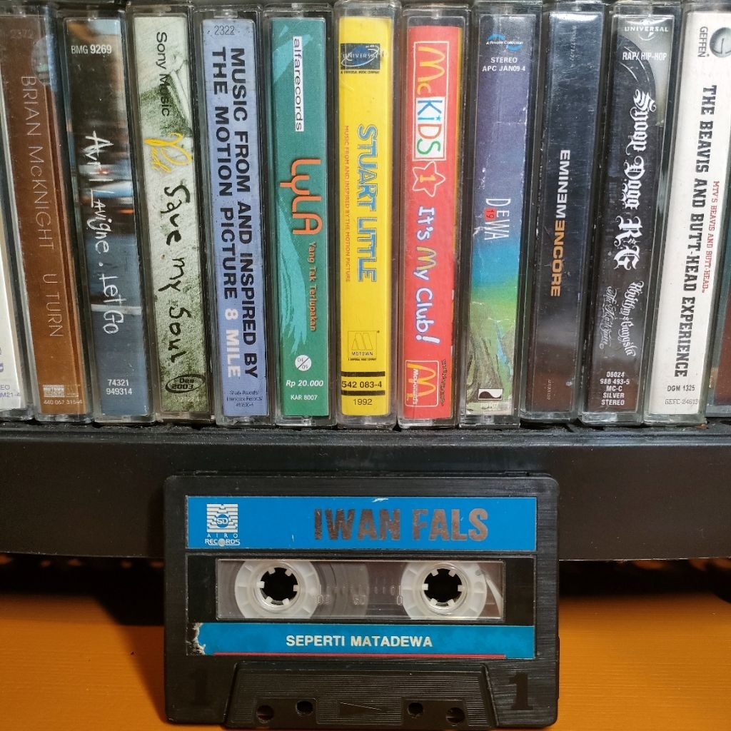 Kaset Pita Iwan Fals Seperti Mata Dewa Matadewa 1988 PHK hanya kaset