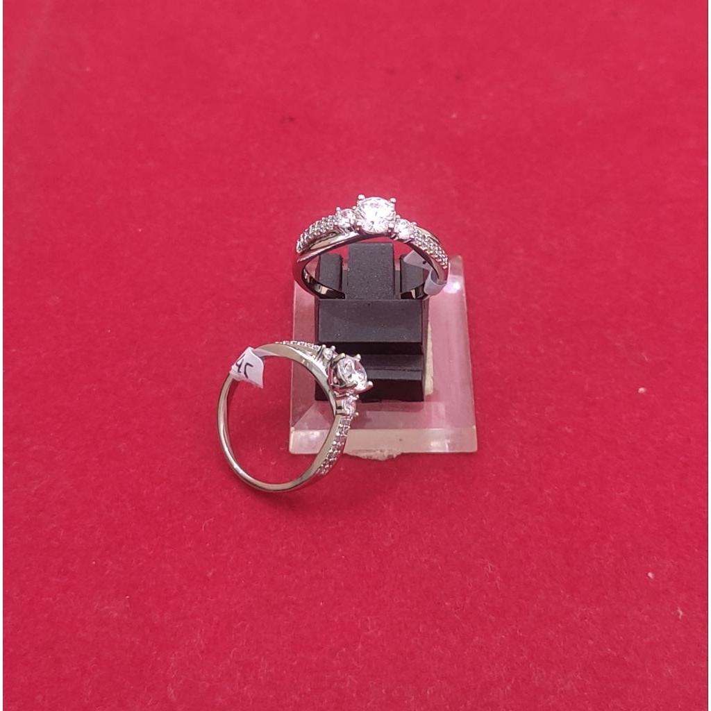 Cincin wynn putih