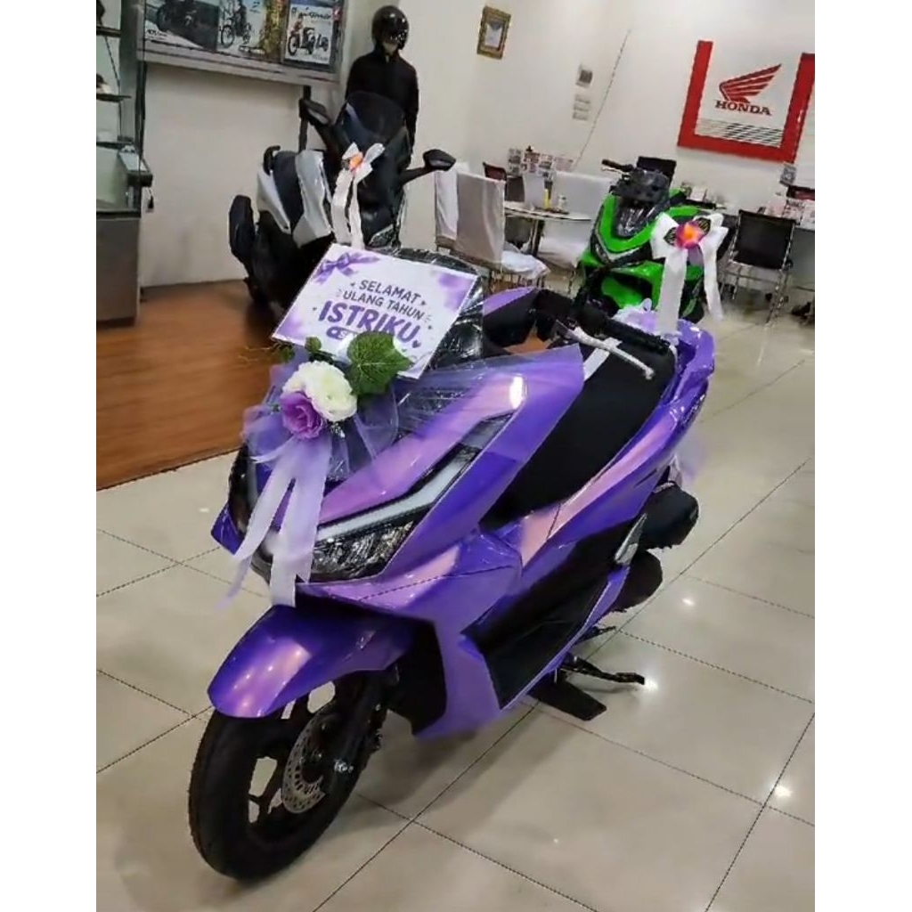 Honda PCX 160 ABS (Warna khusus) OTR Jabodetabek - motor baru Dari AHM- STNK DAN BPKB sesuai warna