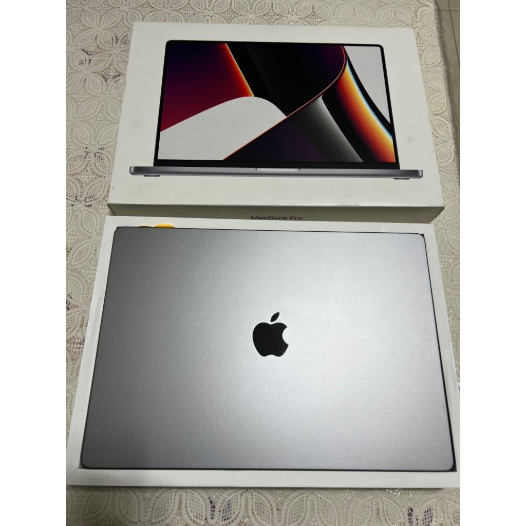 2021 Macbook Pro A2485, M1 Max, 1Tb, 32Gb, 16" Screen,,New Condition, Grade A, AC Charger on Promo S