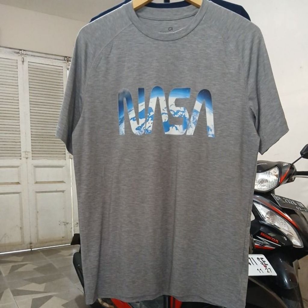 Kaos oblong bahan katun dry fit warna abu kerah kencang GAP second Original Size L LD 108cm Pjg 72cm