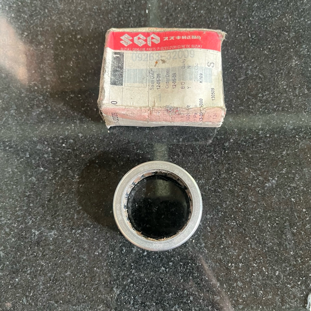 Bearing unitrack shock monoshock bawah besar Suzuki RGR original Nos japan 09263 32009
