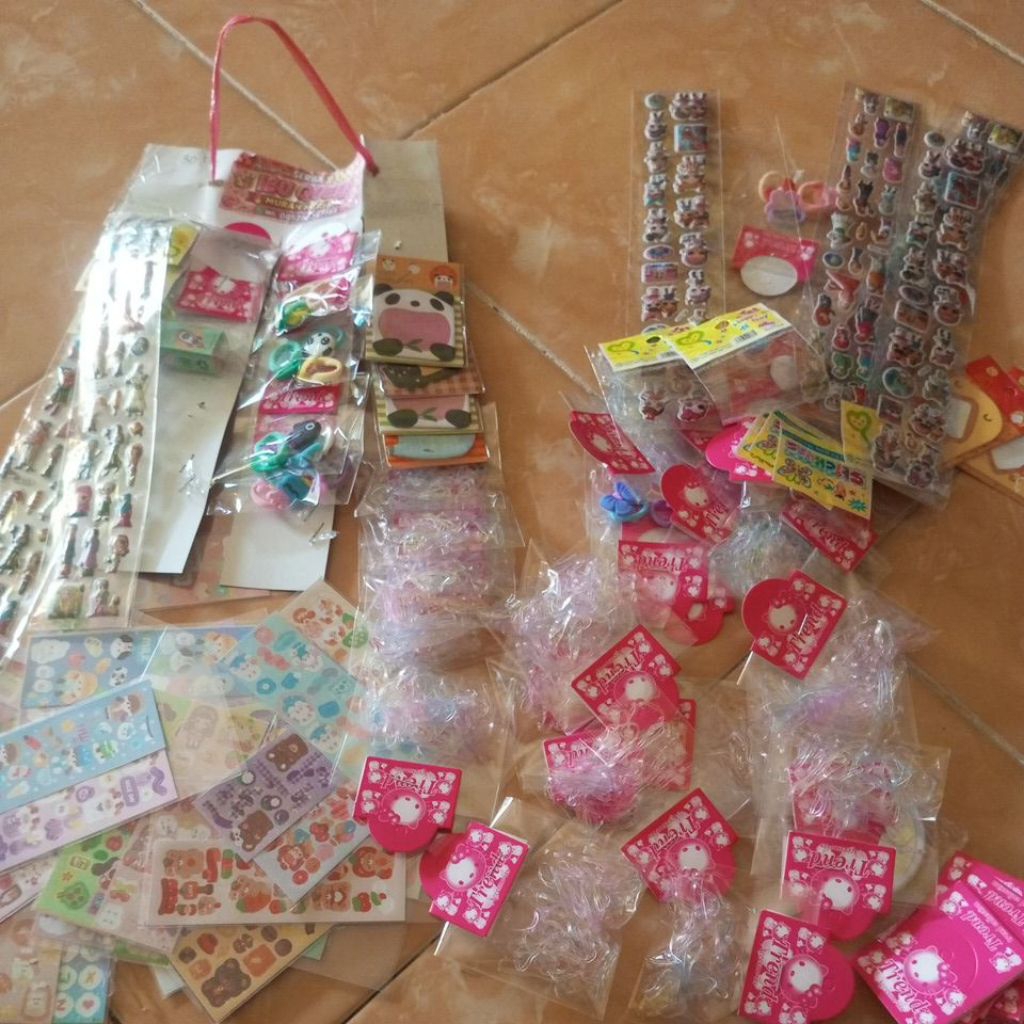 accesories dan mainan anak isi 30pcs (2000an) isi campur
