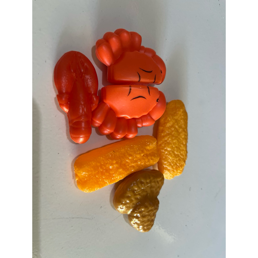 mainan makanan preloved. mainan kepiting nugget preloved