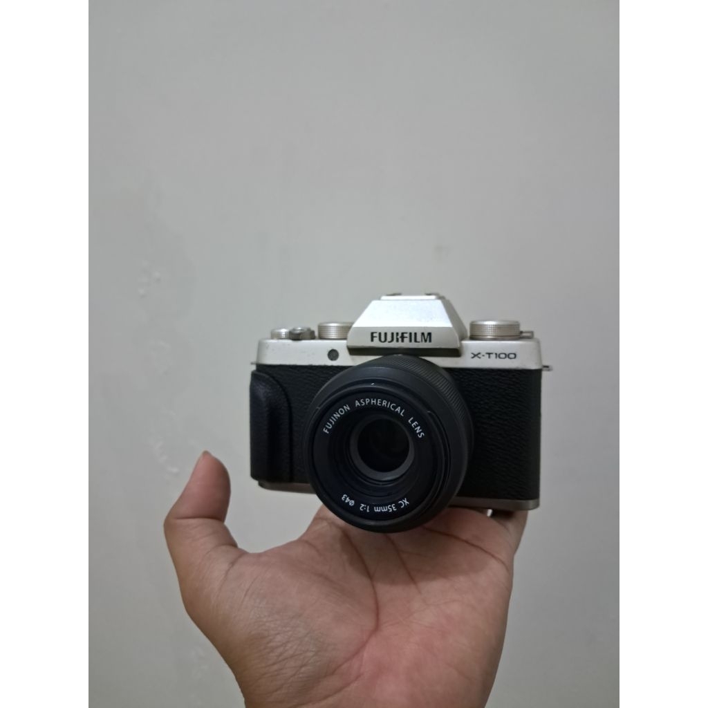 FUJIFILM X-T100 LENSA FIX FUJINON XC 35MM F.2 SECOND BEKAS PAKAI