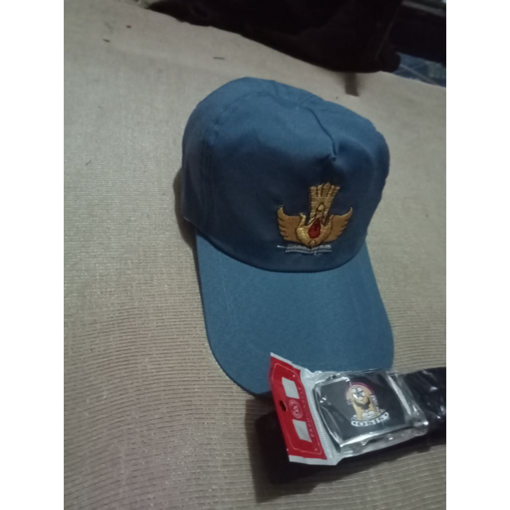 topi SMA polos dan dasi