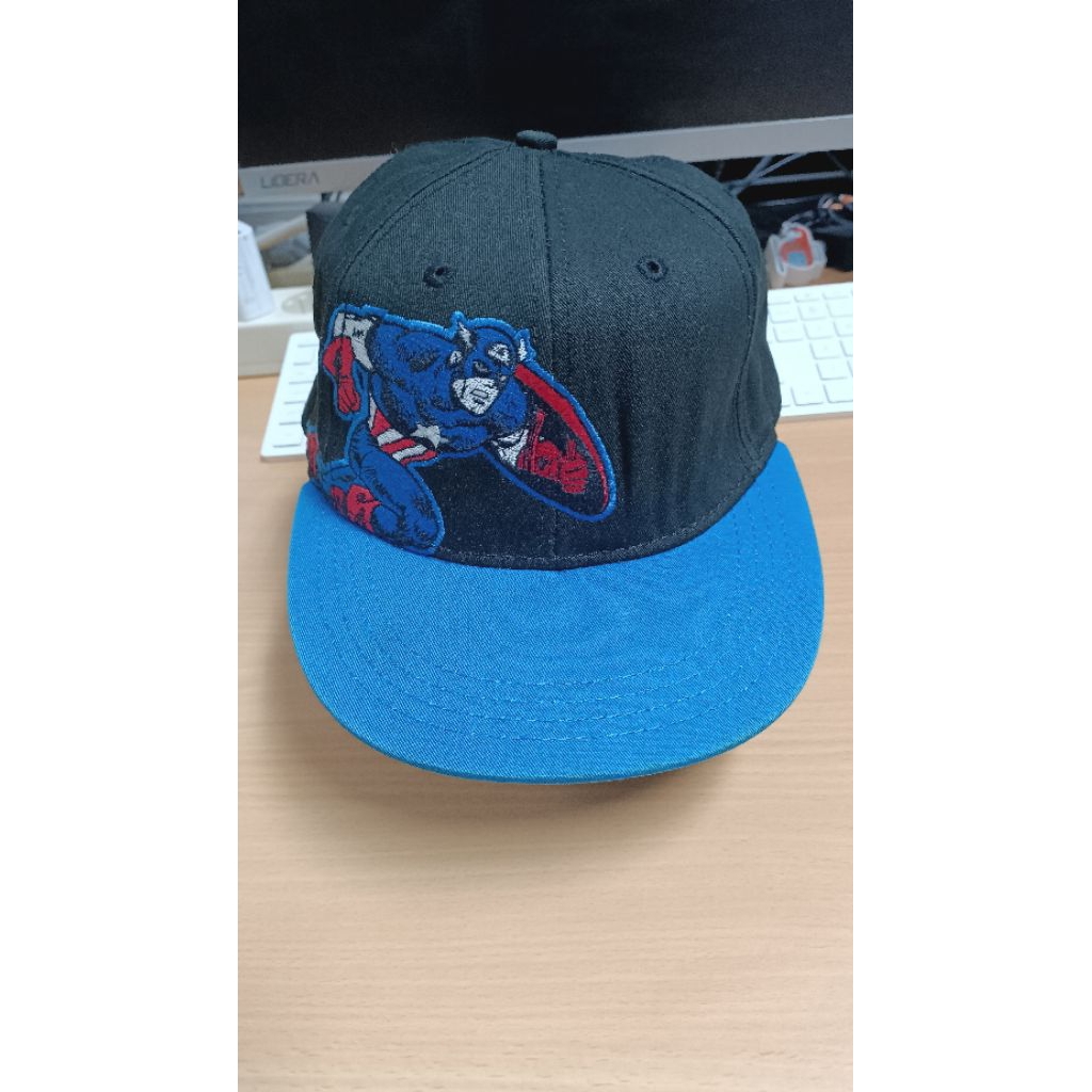 Topi Captain America