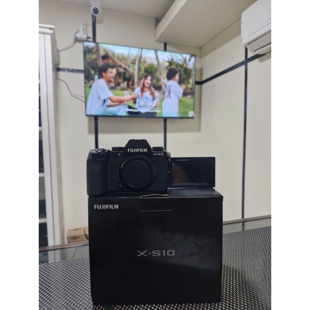 Kamera Mirrorless Fujifilm X-S10 LIKE NEW TERMURAH