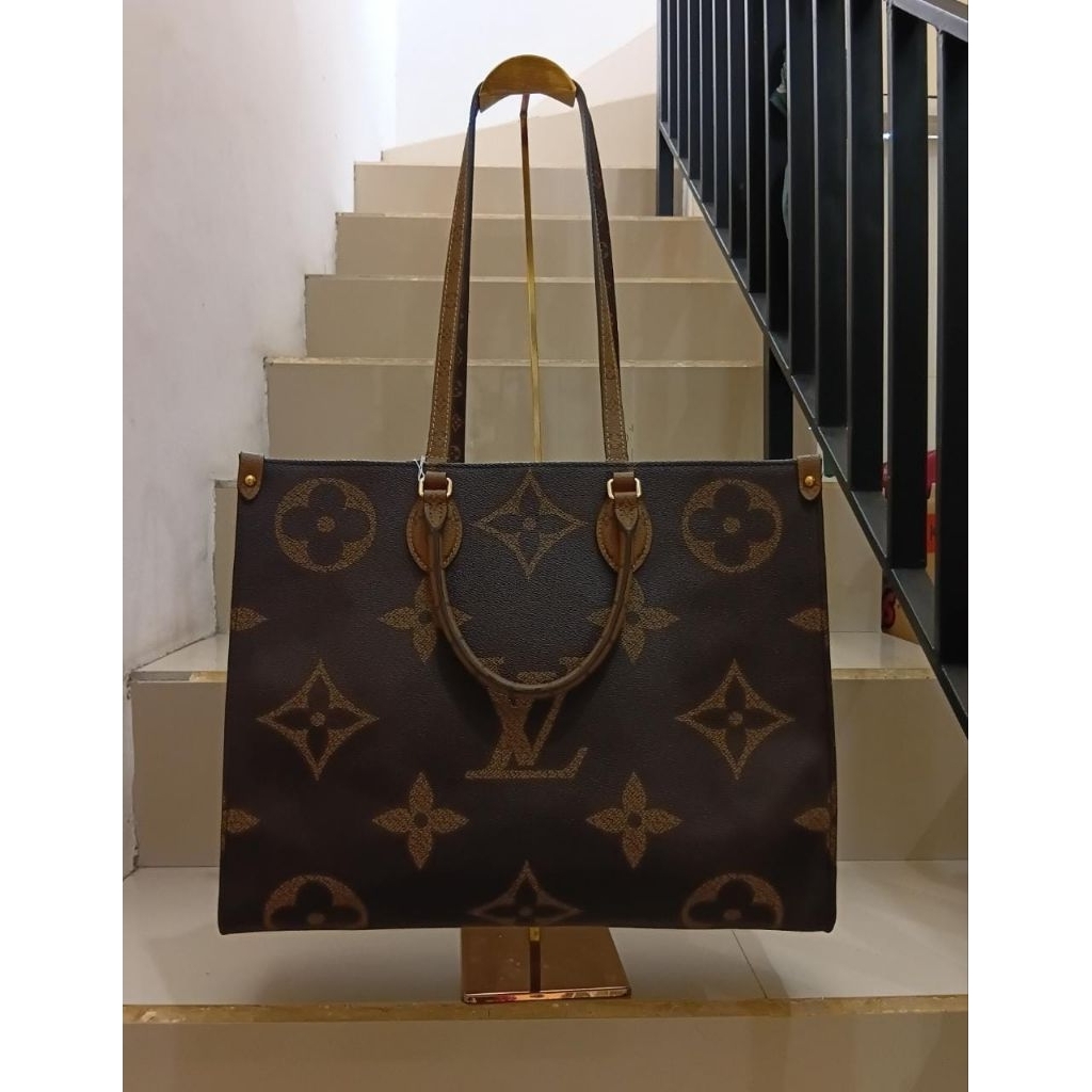 LV OTG monogram