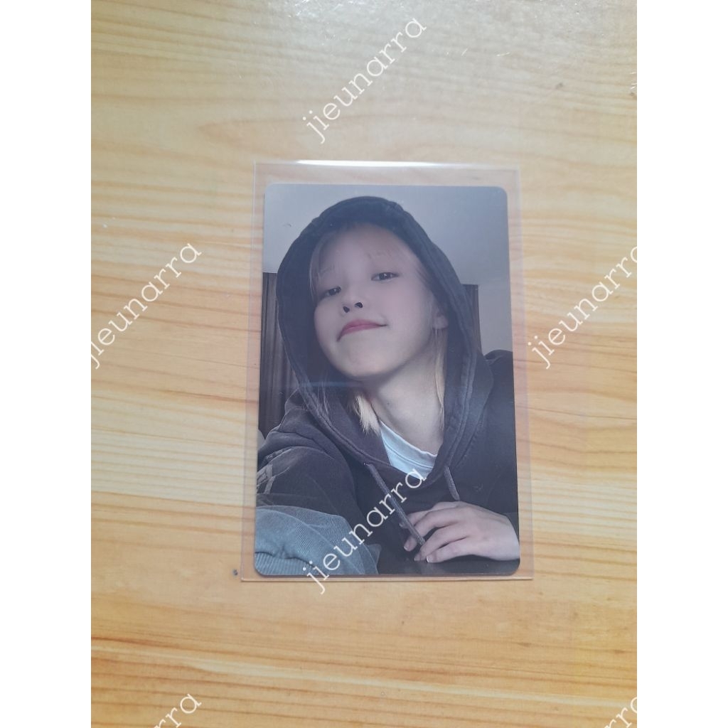 IU Official Photocard - PC Album The Winning hoodie