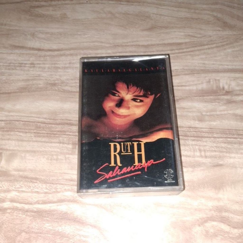 kaset pita ruth sahanaya