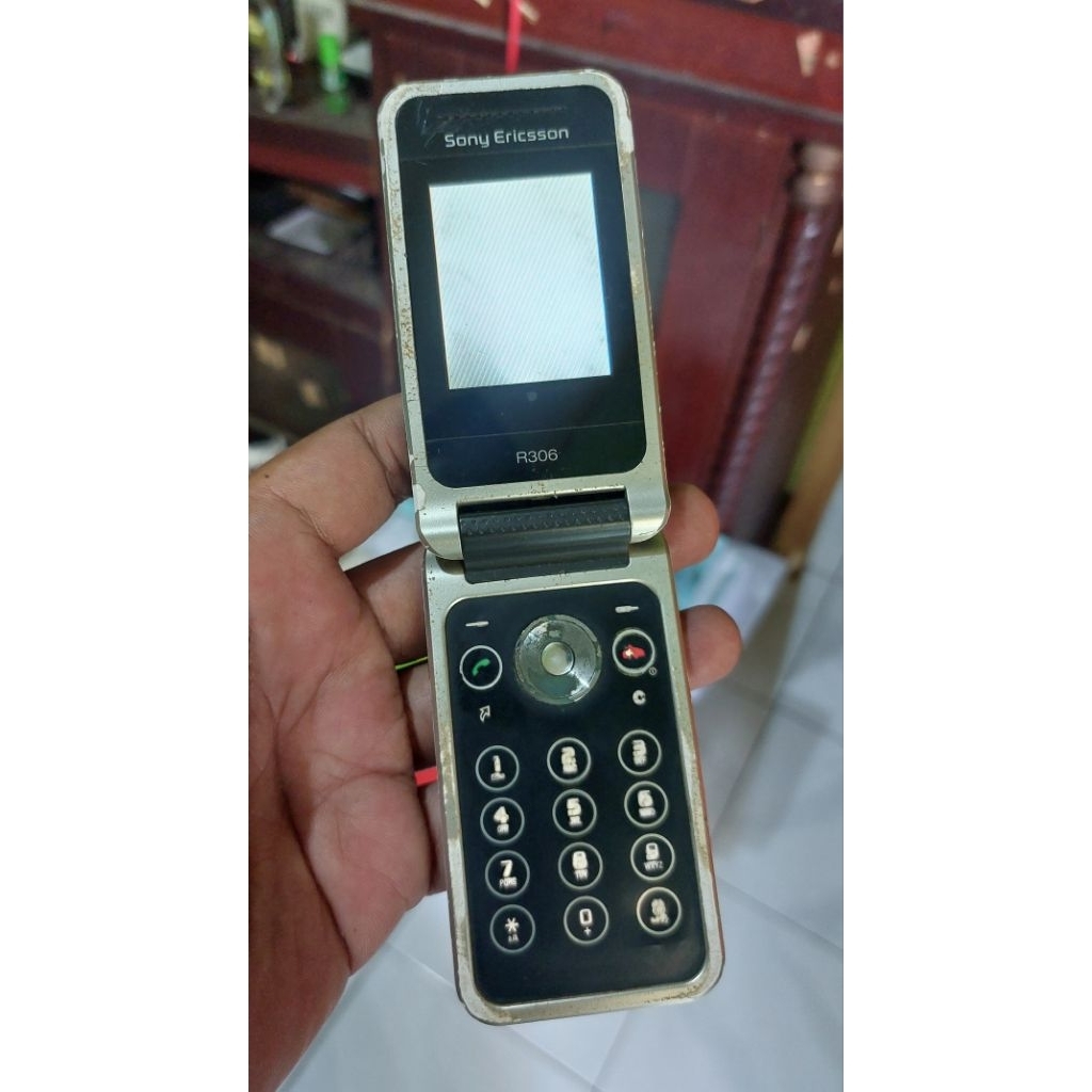 Hp Jadul Sony Ericsson R03 Ory ket di deskripsi