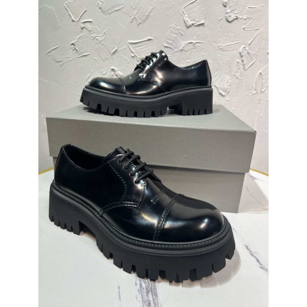 Derby Tractor Black Brushed Leather Black