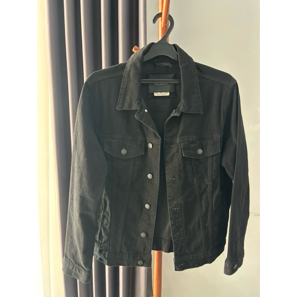 Jaket denim tebal Hitam Pull&Bear pria size M original