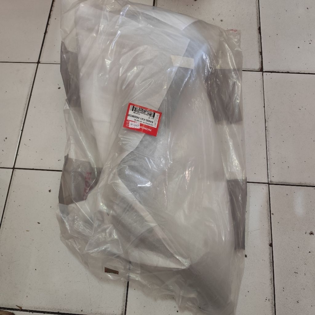 64400-K41-N00ZC Legsil Leksil Tebeng Bodi Sayap Kanan Hitam Glosy Honda Supra 125 FI 2014 - 2019