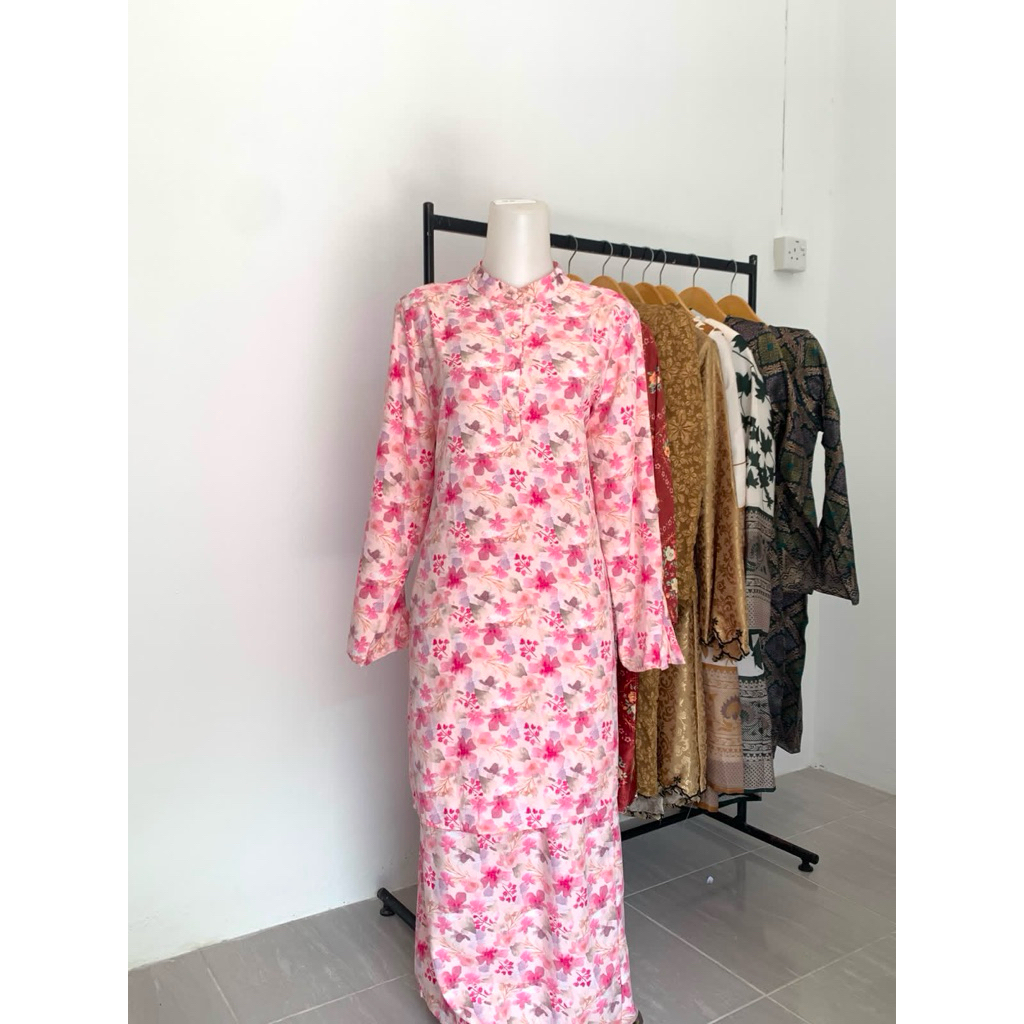 Baju Kurung Melayu Malaysia Motif Bunga Pink