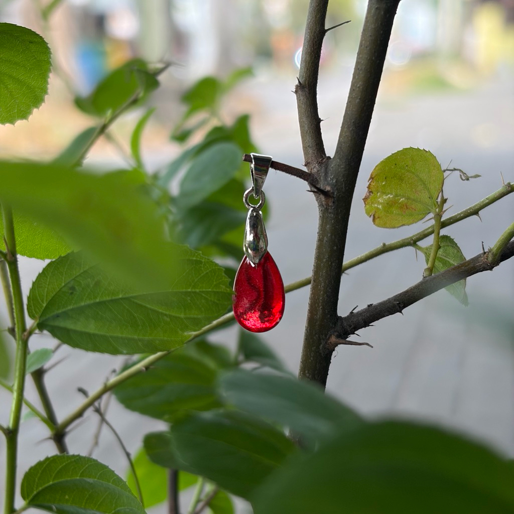 LIONTIN BATU MERAH DELIMA TETES AIR
