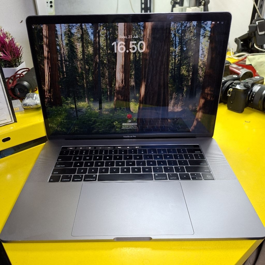 MACBOOK PRO retina i7 15inch 2019 touchbar