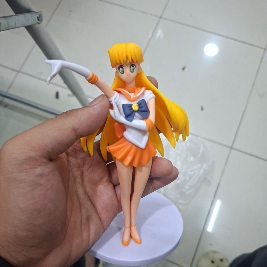 Figure Sailor Venus from sailor moon