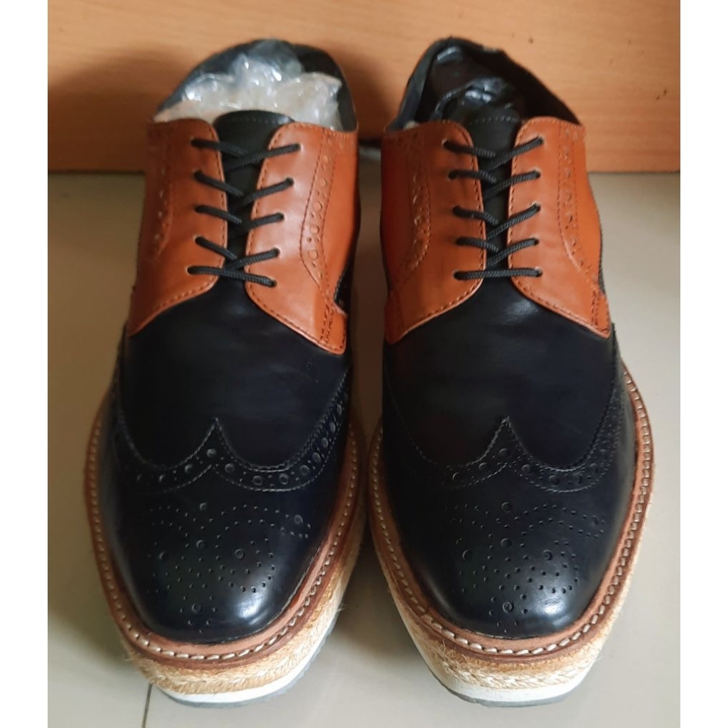 Sepatu Prada 41