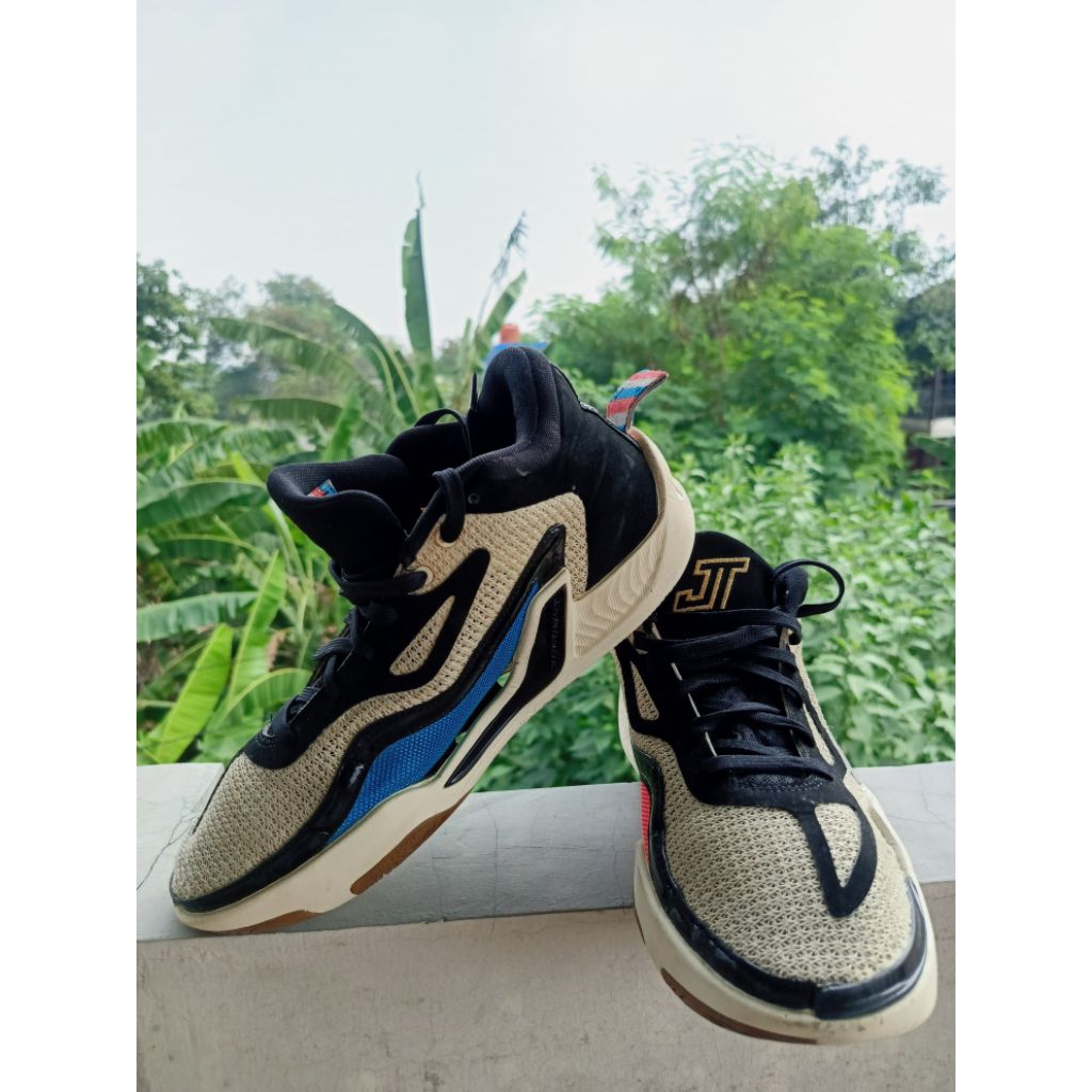 sepatu basket Jordan tatum 1