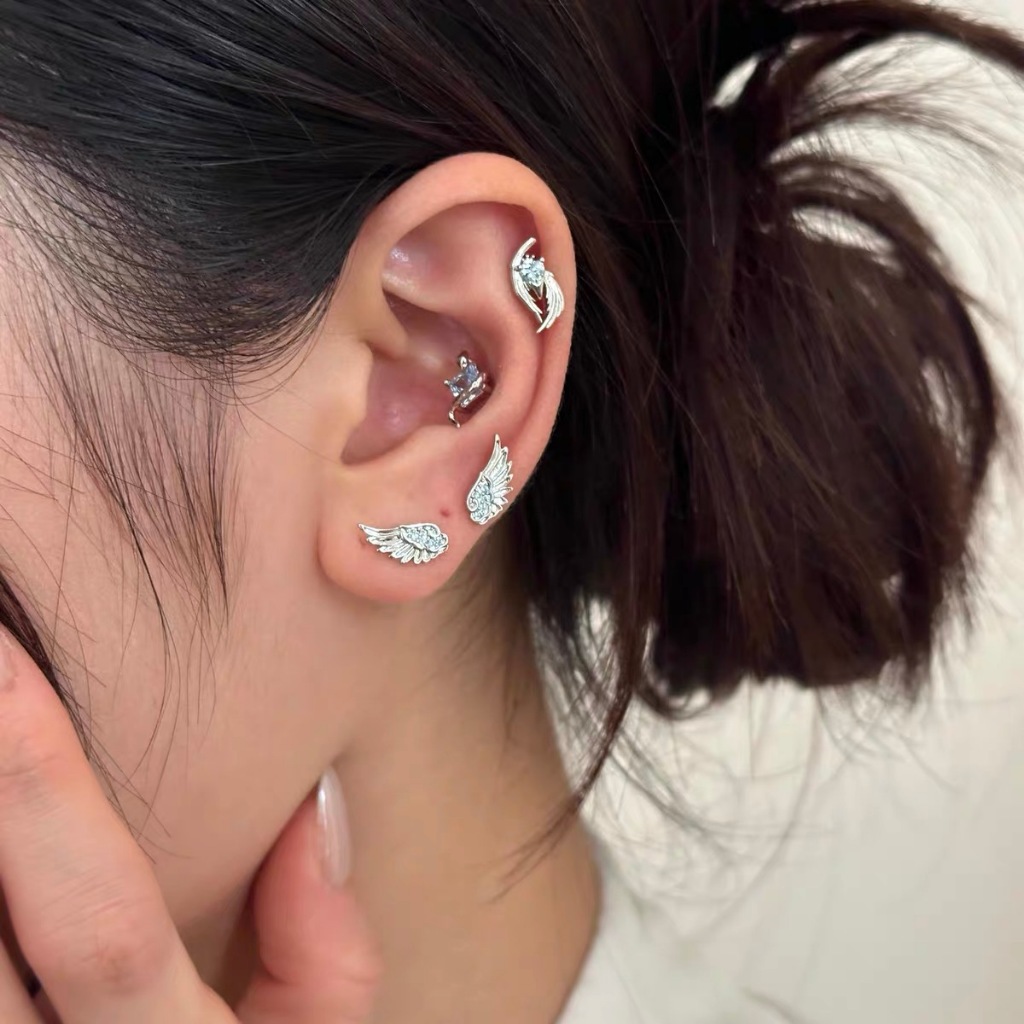 Anting Tusuk Sayap Malaikat Silver Berlian Mini Gaya Korea Piercing Telinga Wanita Aesthetic