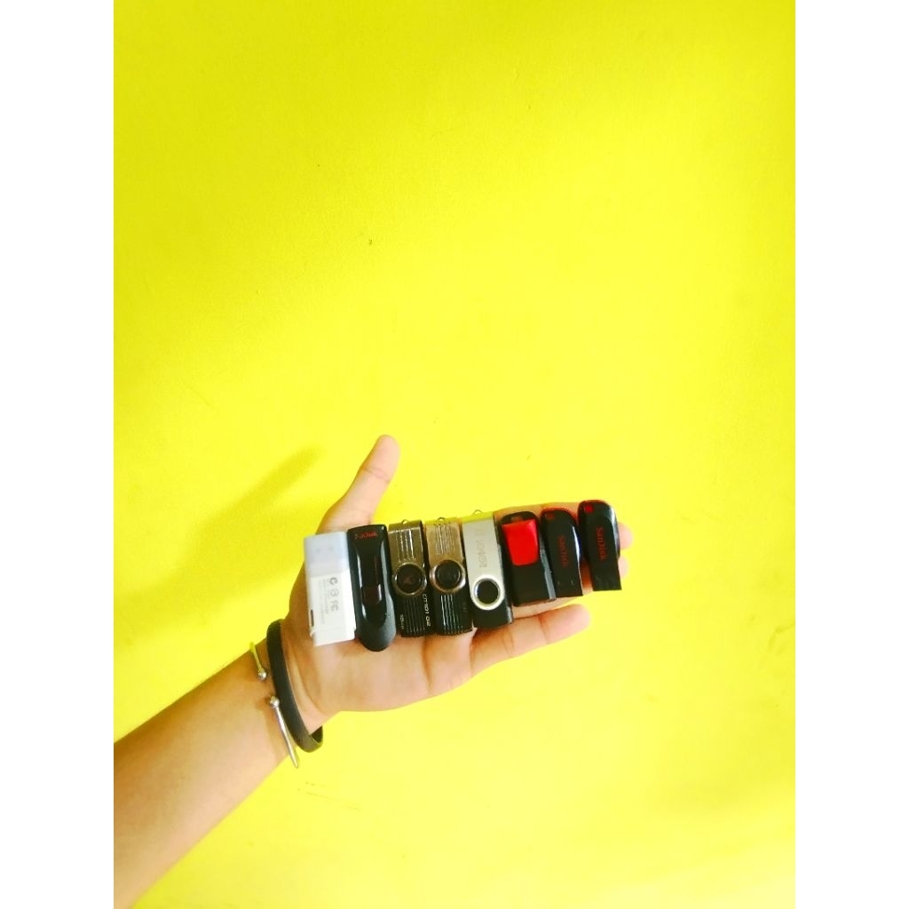 Flashdisk isi lagu