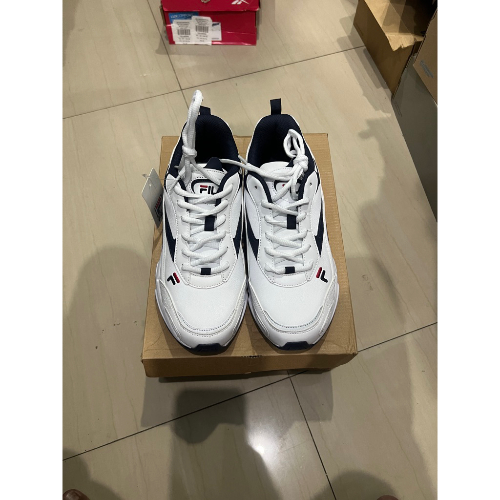 Sepatu Sneakers Fila White/Black 100% Original