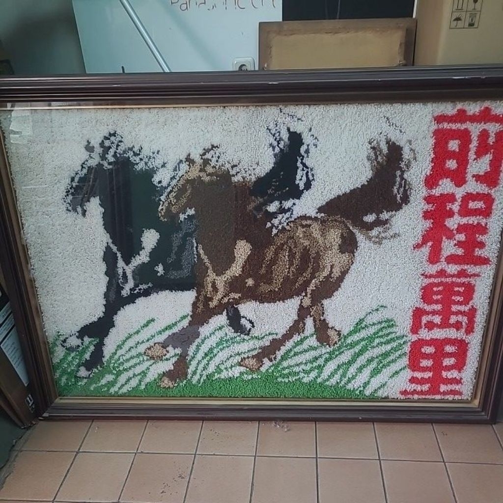 PRELOVED PAJANGAN LUKISAN SULAMAN RAJUTAN BENANG KUDA BERLARI DUA KUDA 160 X 100 CM