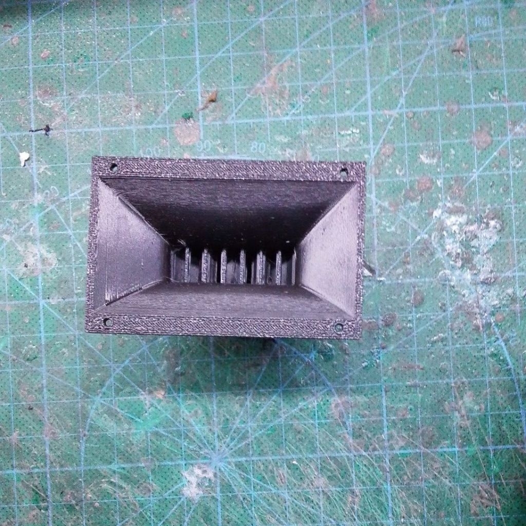 miniatur horn Tampa Twitter