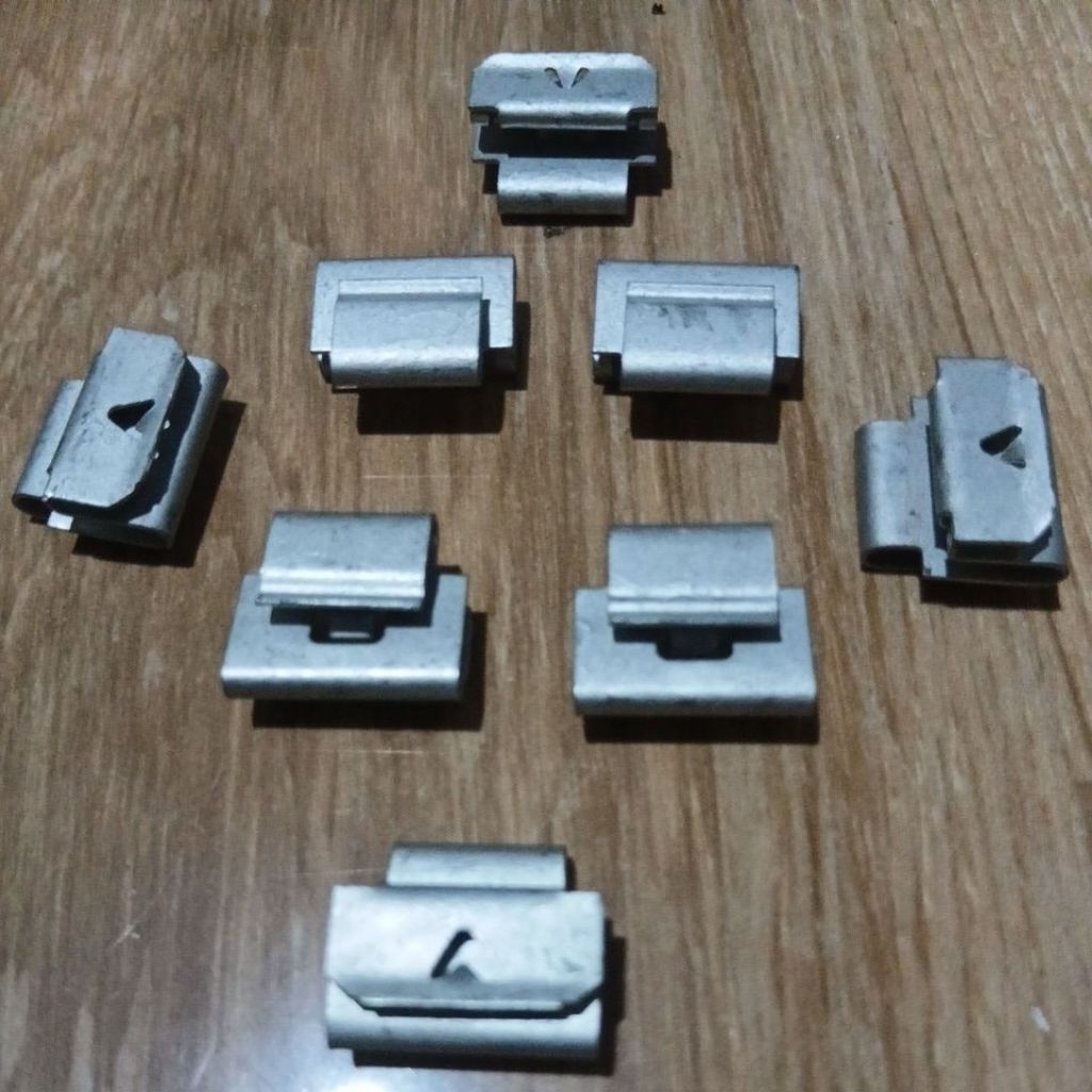 KLIP LIST CENEL KACA DOORTRIM MERCEDES BENZ W124,W202 (1 PCS)