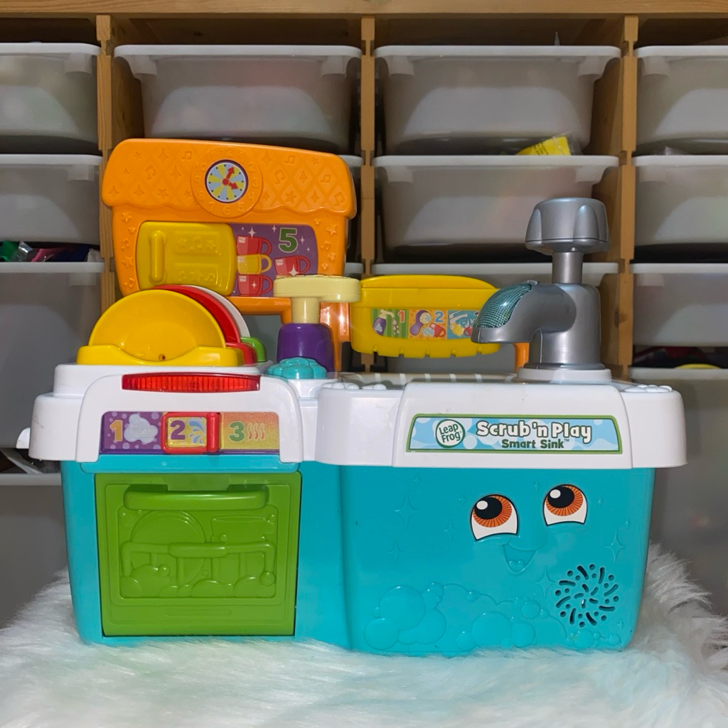 LeapFrog Scrub 'n Play Smart Sink Original – Mainan Wastafel Cuci Piring Edukatif Interaktif Anak de