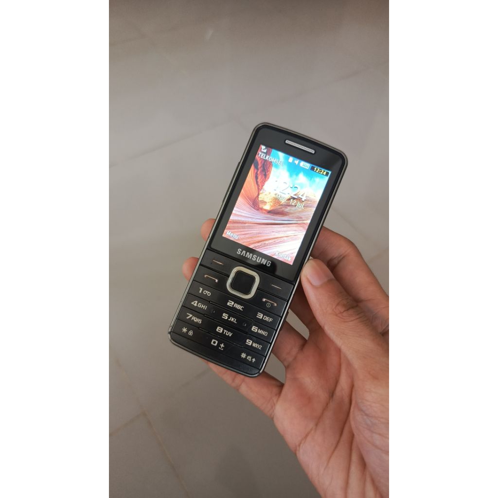 Samsung GT-S5610 5 Megapixel Langka
