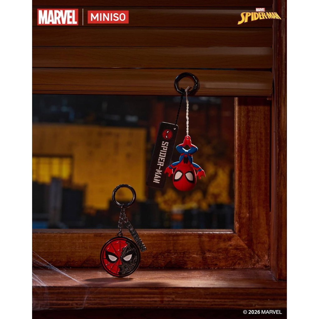 [READY STOCK] Miniso Spiderman Keychain Metal Spiderman, Keychain Kebalik Spiderman, Keychain Plushi
