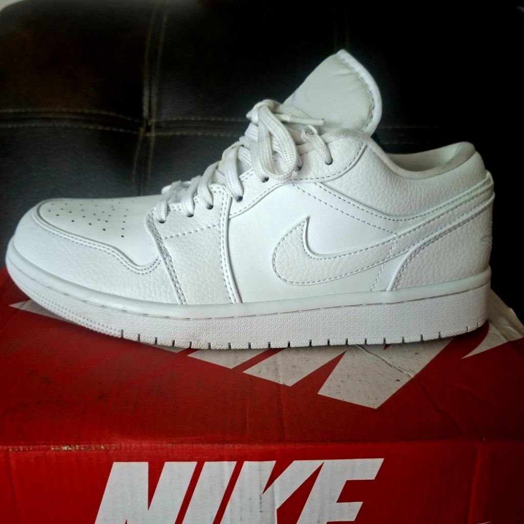 Sneakers Nike Air Jordan Low Cut Putih Vietnam 41 Original