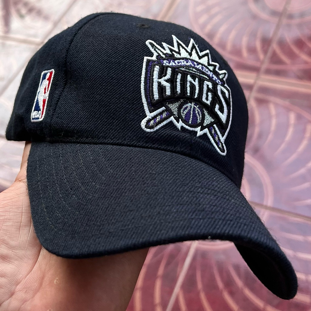 Topi NBA x REEBOK SACRAMENTO KINGS. CAPS setelan VELCRO second original. preloved.