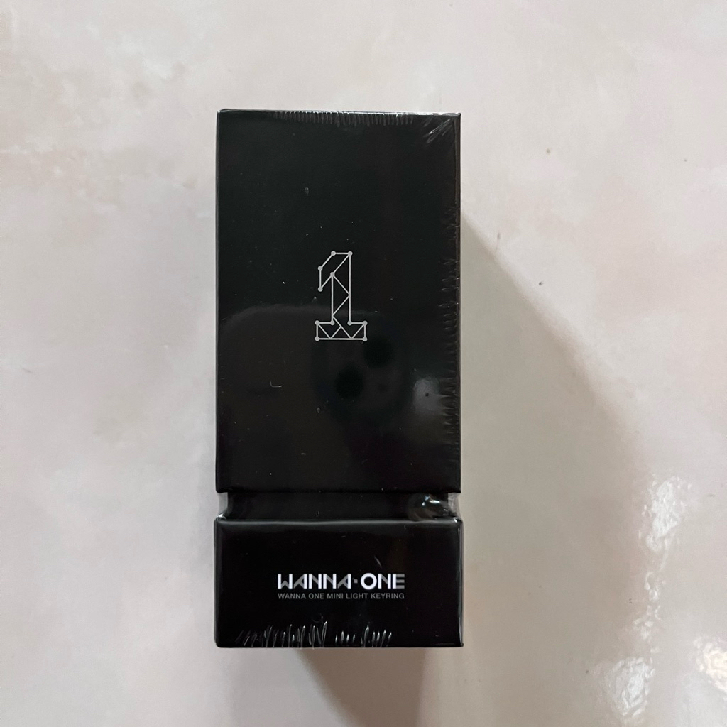 [READYSTOCK] WANNA ONE OFFICIAL LIGHTSTICK KEYRING / LIGHTSTICK KEYRING WANNAONE / KEYRING WANNAONE