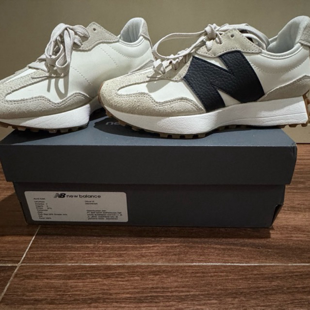 [PRELOVED LIKE NEW] NB 327 MOONBEAM BLACK GUM (WOMENS)