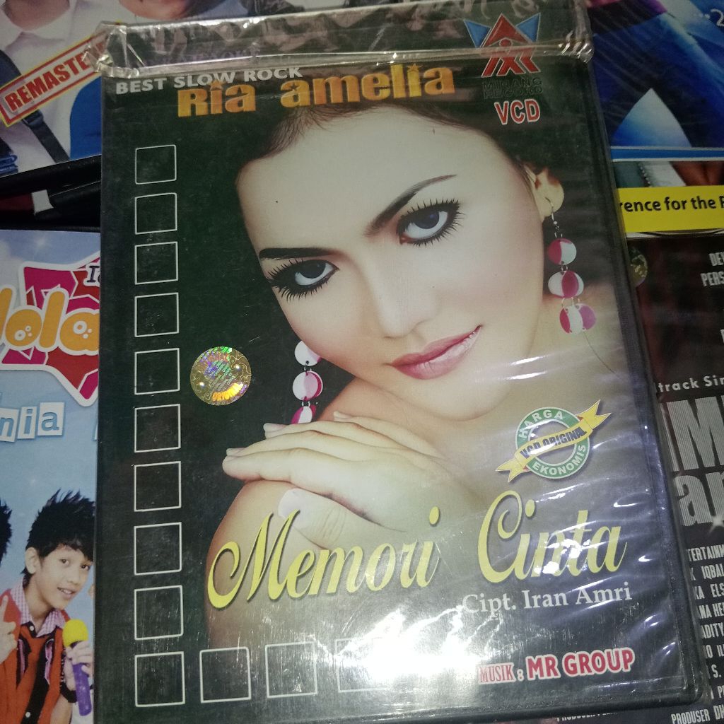 VCD Karaoke Dangdut Minang Ria Amelia - Memori Cinta