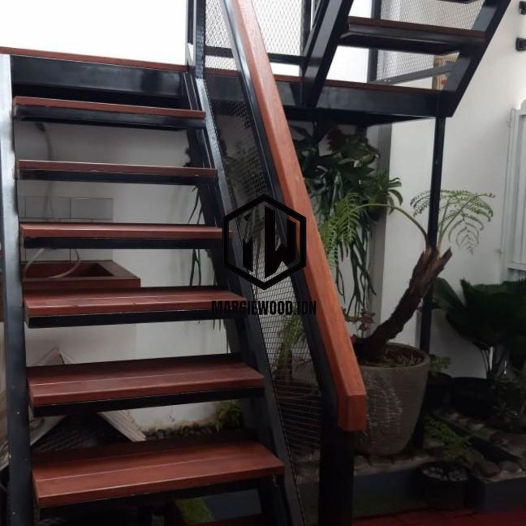 Cover Kayu Hand Rail / Railing / Pegangan Kayu Tangga Ulin Kalimantan