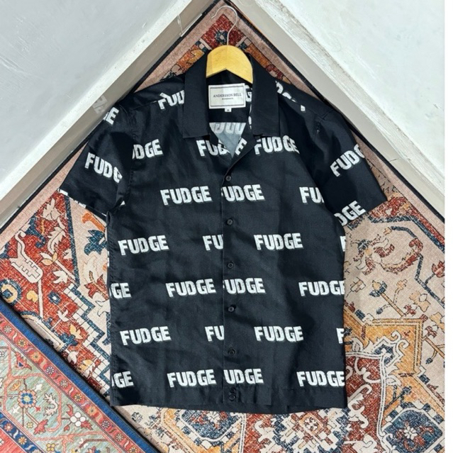 KEMEJA PENDEK ANDERSSON BELL OPEN COLLAR