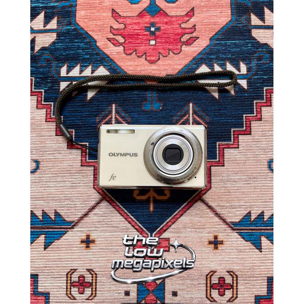 OLYMPUS FE 4010 Pearl White Digicam