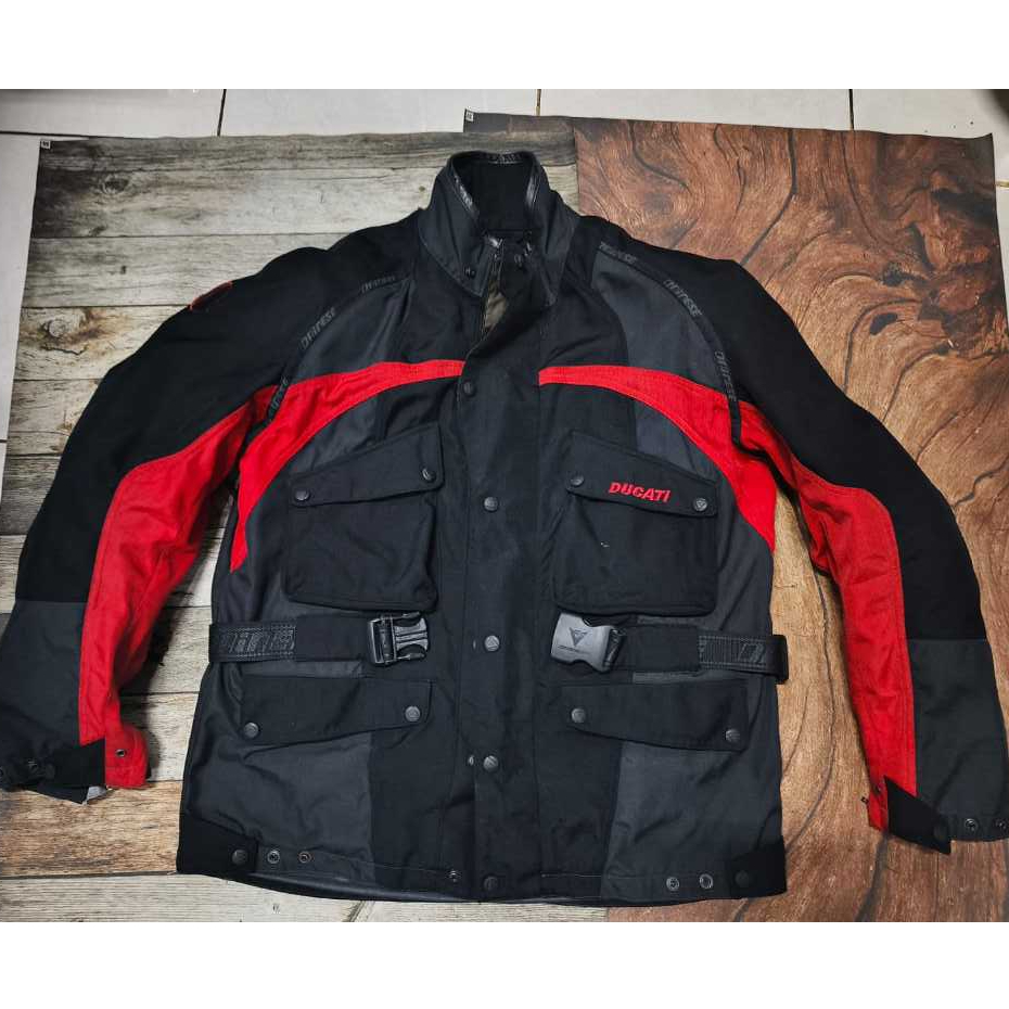 JAKET TOURING PREMIUM: DAINESE x DUCATI GORE-TEX (ORIGINAL