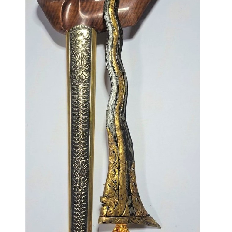 Keris souvenir model  Ladrang Yogya bahan kayu Pakel dhapur nogo Sosro Kuning  pendok slorok Drek me