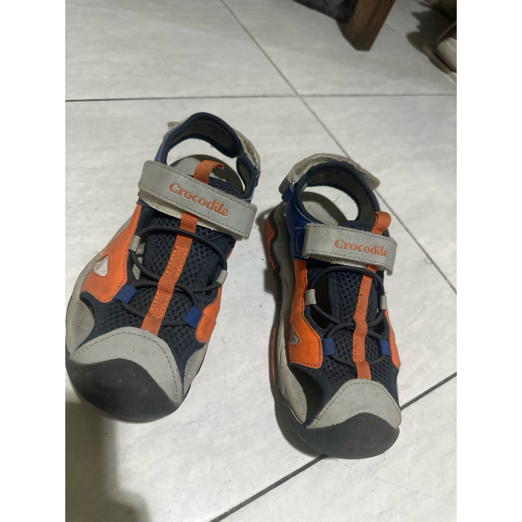 sepatu sandal crocodile size 35