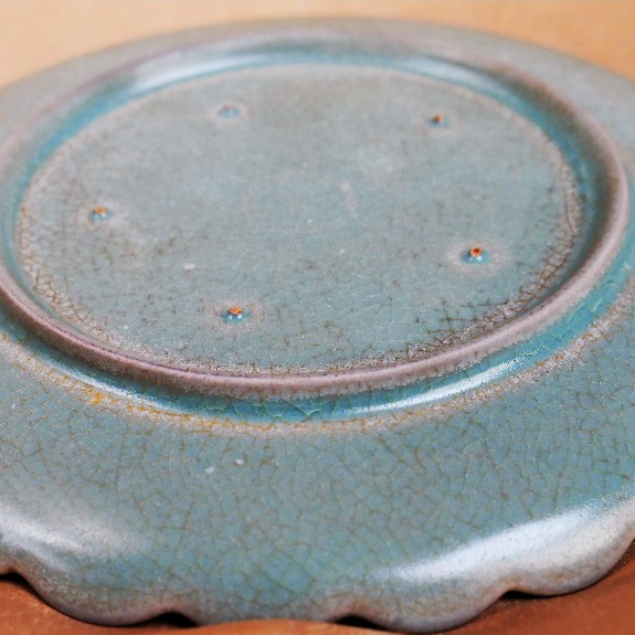 Piring celadon keramik antik bunga krisan Northern Song dynasty A guan blooming chrysanthemum plate 